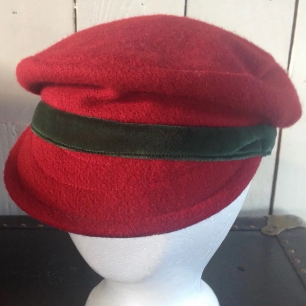 Retro HAT PEOPLE Hat Cap Red Wool Black Green Velvet Band Paisley Lining